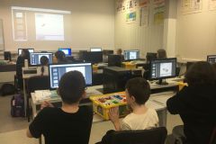 Lego Spike Essential - jaskiniowy samochód