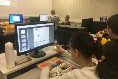 Lego Spike Essential - jaskiniowy samochód