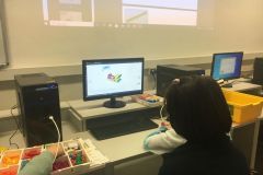 Lego Spike Essential - jaskiniowy samochód