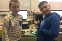 Lego Spike Essential - jaskiniowy samochód