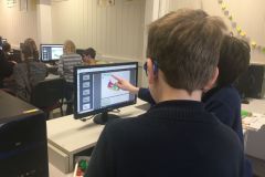 Lego Spike Essential - jaskiniowy samochód