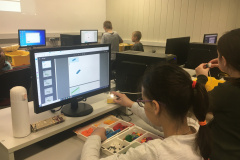 Lego Spike Essential - jaskiniowy samochód