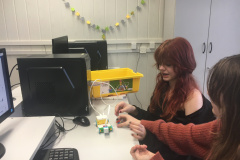 Lego Spike Essential - jaskiniowy samochód