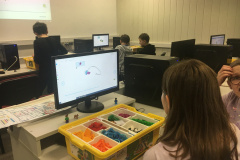 Lego Spike Essential - jaskiniowy samochód