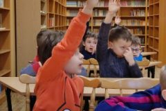 Nowi czytelnicy w bibliotece