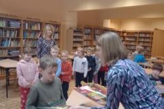 Nowi czytelnicy w bibliotece