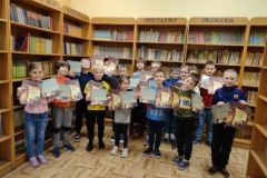 Nowi czytelnicy w bibliotece
