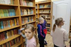 Nowi czytelnicy w bibliotece