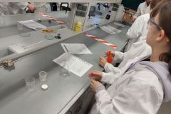 Zajecia laboratoryjne na Wydziale Chemii