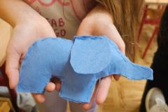 Zajęcia z szycia w klasie 3d