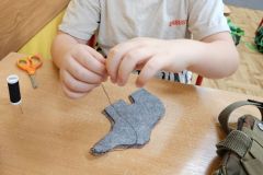 Zajęcia z szycia w klasie 3d